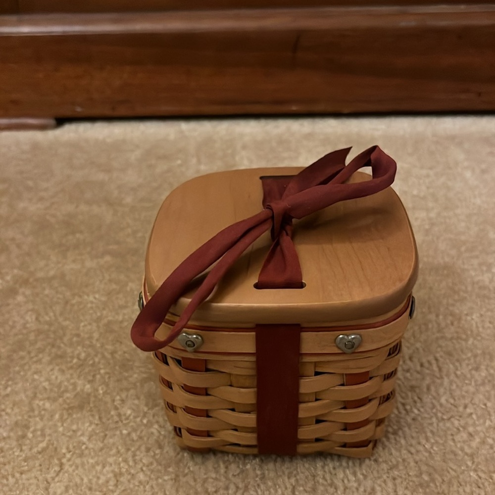 Longaberger 2002 Small Sweetest Gift Sweetheart Basket